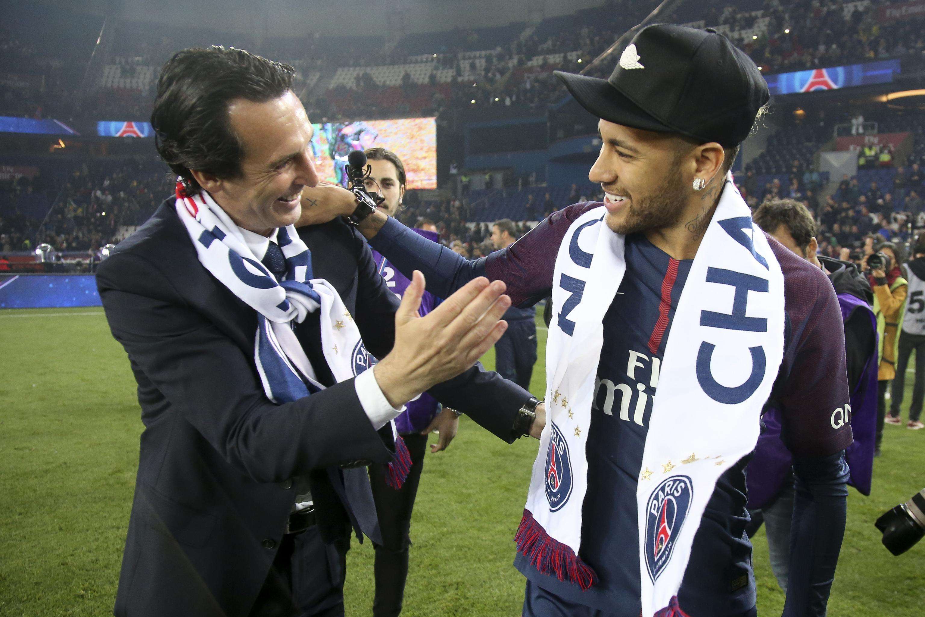 瓦伦西亚发布备战花絮，窗口期单刀错失，欧联任务艰巨，高层口径保持一致(瓦伦西亚vs皇马西甲比赛延期)-开云体育服务