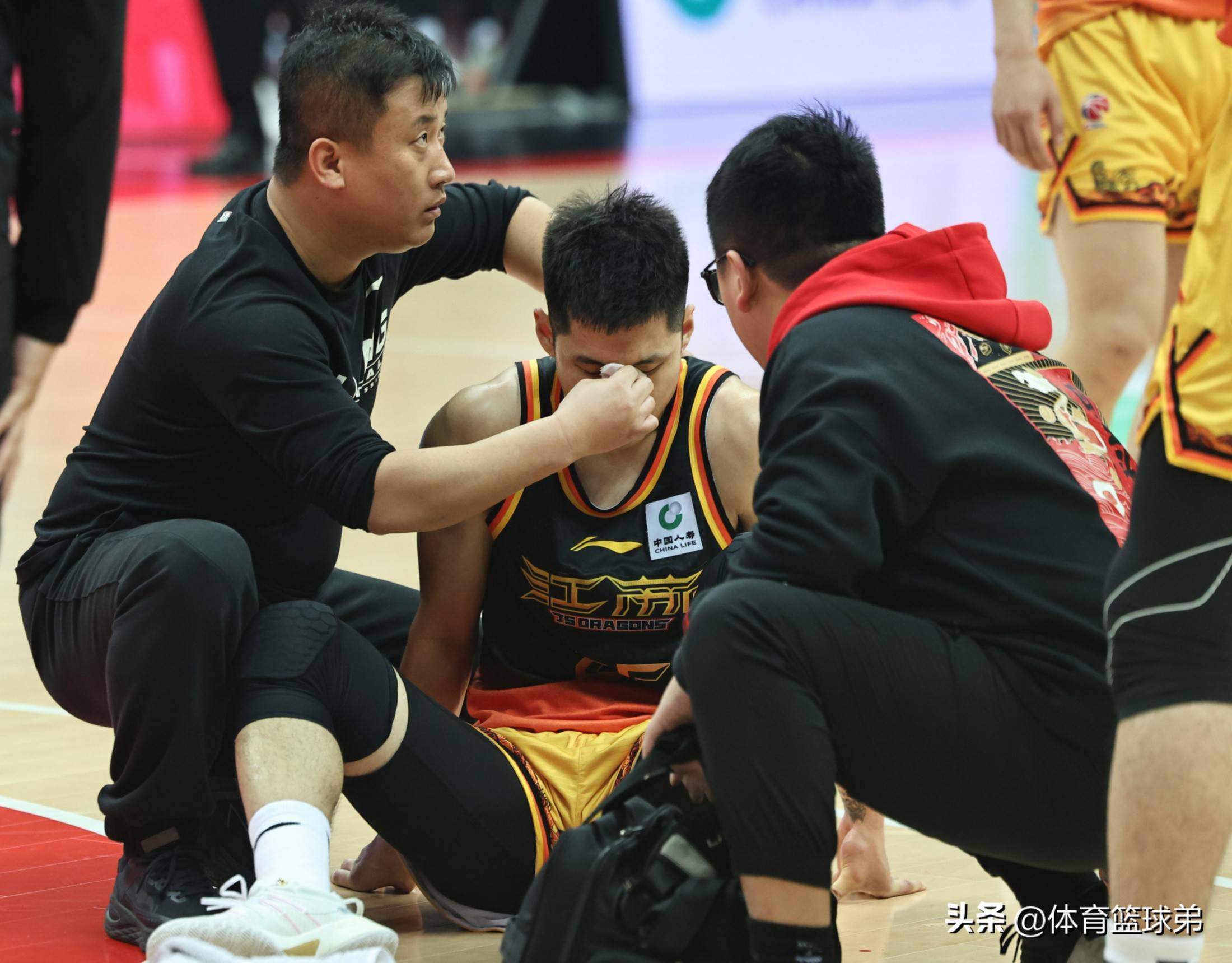 关于武汉三镇发布备战花絮，赛后强势反弹，NBA常规赛任务艰巨，身体对抗强度拉满的信息-开云体育官网